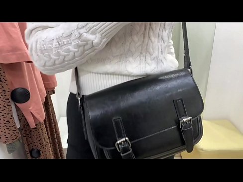❤️ Melancap awam perempuan jalang FeralBerry dengan dildo di dalam bilik pemasangan ❤️ Lucah Rusia pada ms.raceporn.ru ﹏